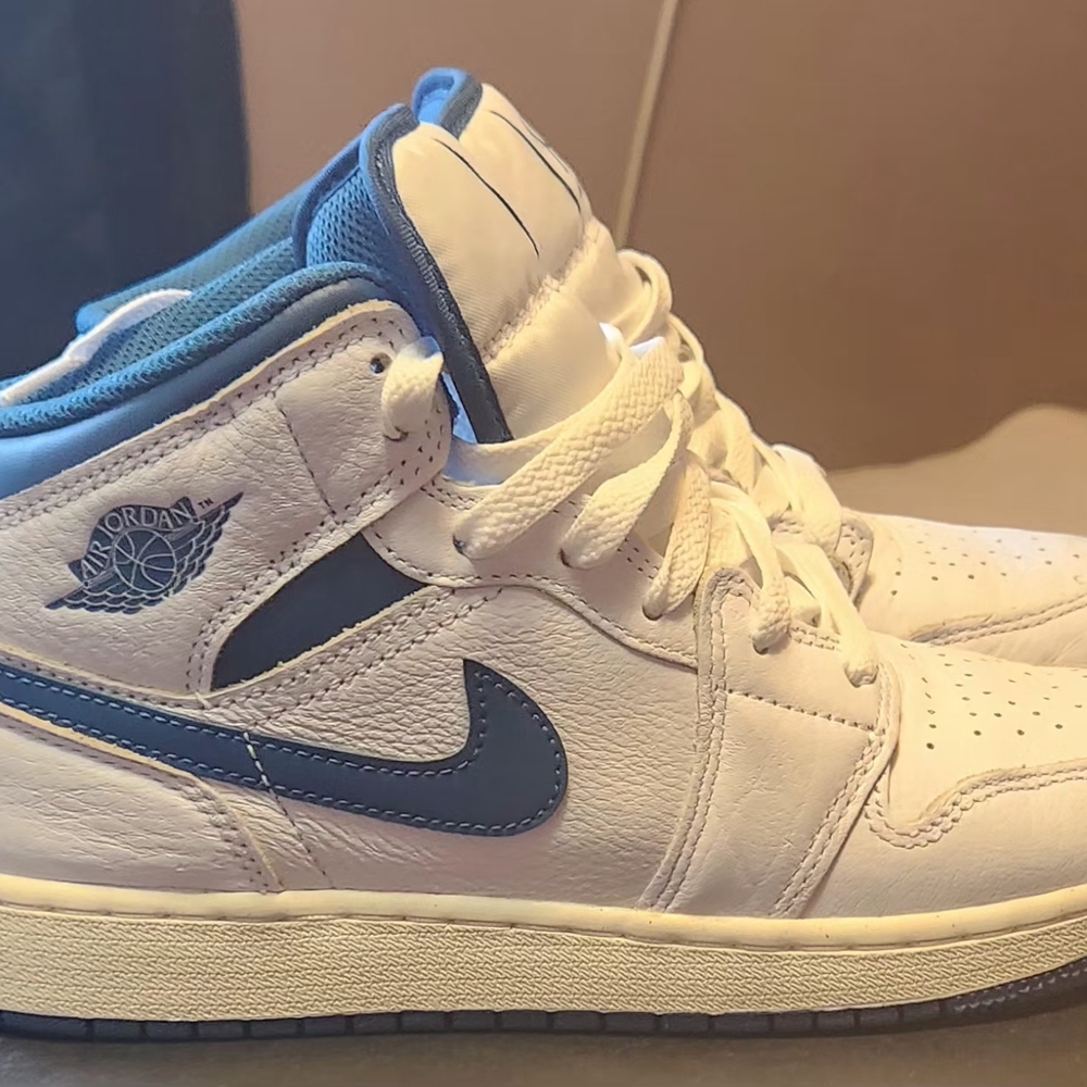 Nike Air Jordan 1 Mids Kids' White and Blue Sneakers Youth Size 5.5 - Picture 2 of 10